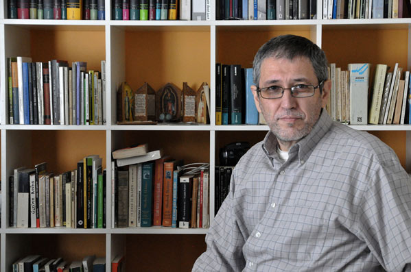 Israel Centeno, writer in residence