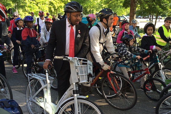 Mayor Nutter shows off a bike-share bike